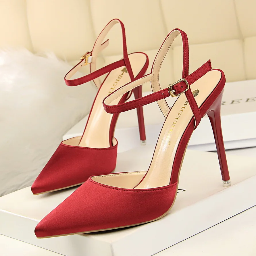 New Women's Pumps Ol Professional High Heels Silk Satin Shallow Mouth Pointed Sexy Nightclub Slim Line With Sandals
New Women's Pumps Ol Professional High Heels Silk Satin Shallow Mouth Pointed Sexy Nightclub Slim Line With Sandals