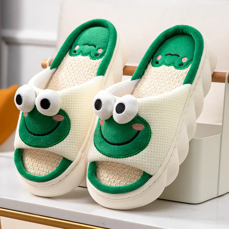 New Hemp Women Slippers Cute Frog Shape Shape Platform Leisure Home Slides Outdoor Thick Sole Couple Sandals Ladies Shoes 
New Hemp Women Slippers Cute Frog Shape Shape Platform Leisure Home Slides Outdoor Thick Sole Couple Sandals Ladies Shoes