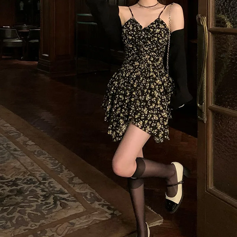 Hanging Strap Flower Dress Women's Short Skirt Spicy Girl Waist Pulling Strap Dress 2023 Summer Set
Hanging Strap Flower Dress Women's Short Skirt Spicy Girl Waist Pulling Strap Dress 2023 Summer Set