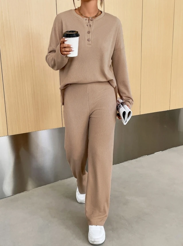 Round Neck Pullover Women's Embossing Casual 2023 New Hot Selling Sweater Pants Set Temperament Commuting Style
Round Neck Pullover Women's Embossing Casual 2023 New Hot Selling Sweater Pants Set Temperament Commuting Style
