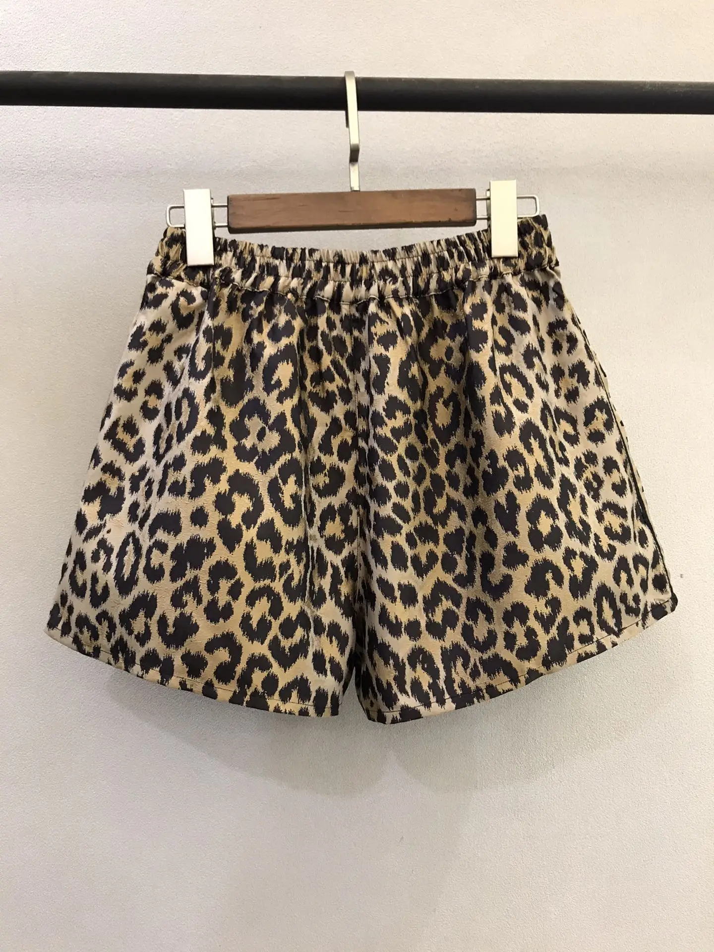 High Quality Leopard Print Women Shorts 
High Quality Leopard Print Women Shorts