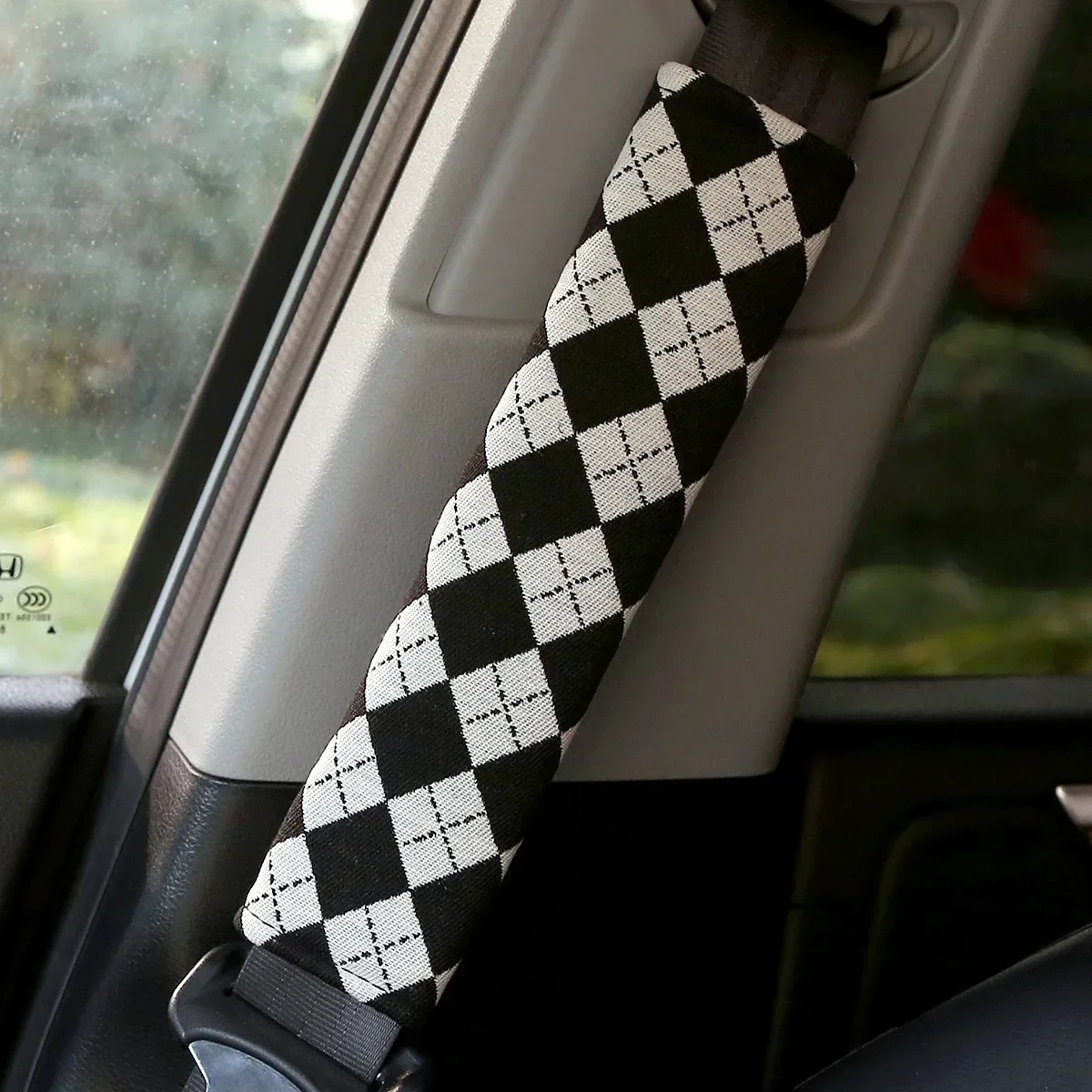 Черно-белый клетчатый универсальный автомобильный чехол для ремня безопасности, защитный чехол для автомобиля, ремень безопасности, накладка, аксессуары для салона автомобиля
Черно-белый клетчатый универсальный автомобильный чехол для ремня безопасности, защитный чехол для автомобиля, ремень безопасности, накладка, аксессуары для салона автомобиля