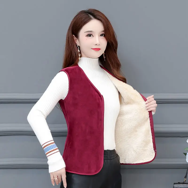 Jackets Woman Ultralight New Winter Coat for Women Short Sleeveless Warm Vest Portable Sleeveless Fashion Warm Waistcoat T56
Jackets Woman Ultralight New Winter Coat for Women Short Sleeveless Warm Vest Portable Sleeveless Fashion Warm Waistcoat T56