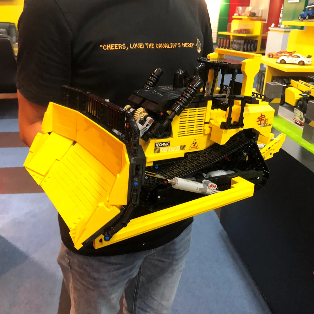 Creative Expert Urban Engineering Vehicle Large Bulldozer 1866 Pcs Moc Modular brick Building block Technical Car Model toy
Creative Expert Urban Engineering Vehicle Large Bulldozer 1866 Pcs Moc Modular brick Building block Technical Car Model toy