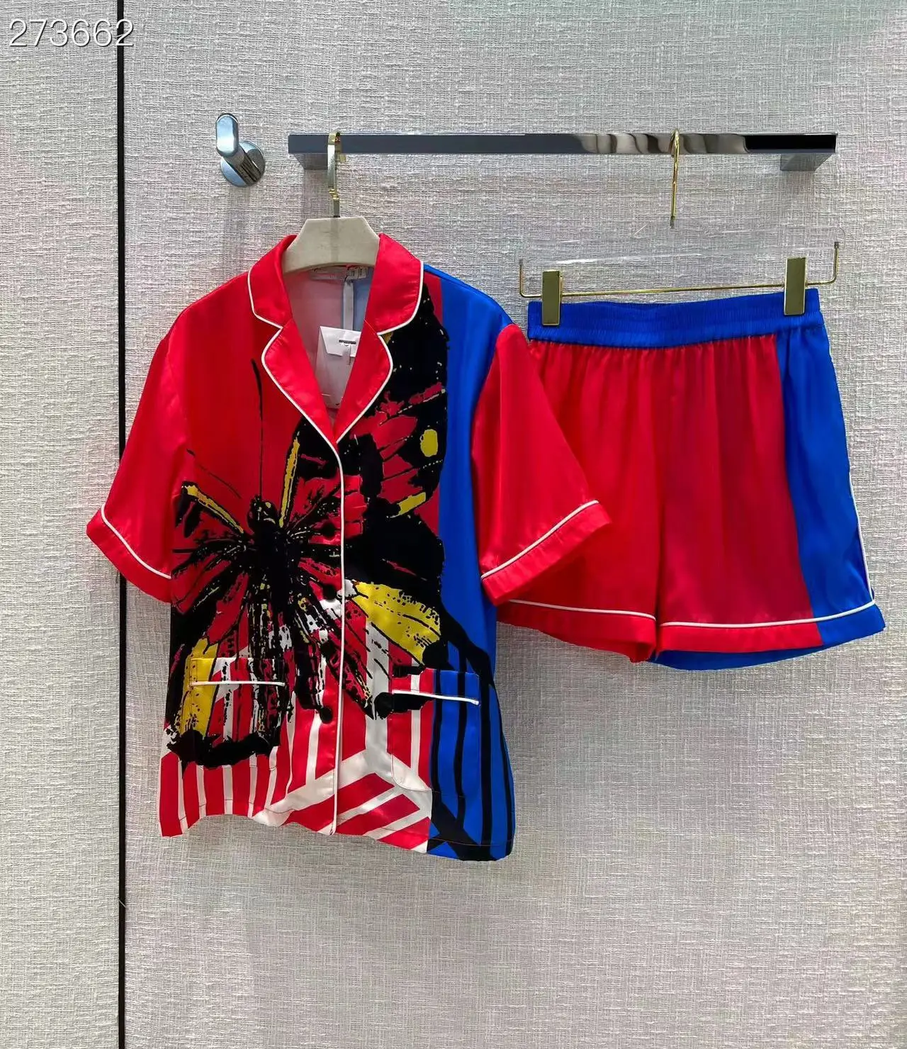 High Quality Women's Pajama Suits Wear Red Print Top + Waist Elastic Shorts Sexy Fashion Runway for Women Summer 2022
High Quality Women's Pajama Suits Wear Red Print Top + Waist Elastic Shorts Sexy Fashion Runway for Women Summer 2022