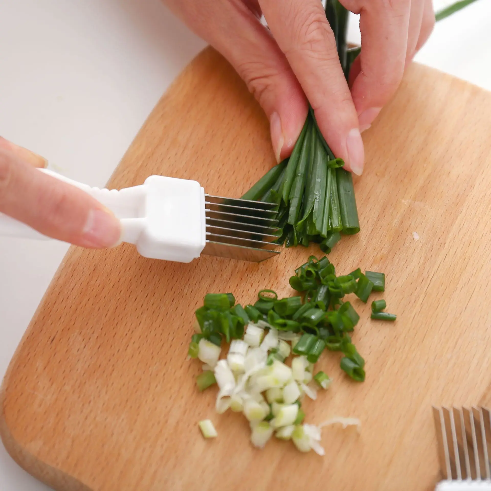 1PC Kitchen Onion Slicer Shredder Garlic Crusher Cutter Knife Chilli Vegetable Chopper Scallion Cutting Shred Kitchen Accessorie
1PC Kitchen Onion Slicer Shredder Garlic Crusher Cutter Knife Chilli Vegetable Chopper Scallion Cutting Shred Kitchen Accessorie