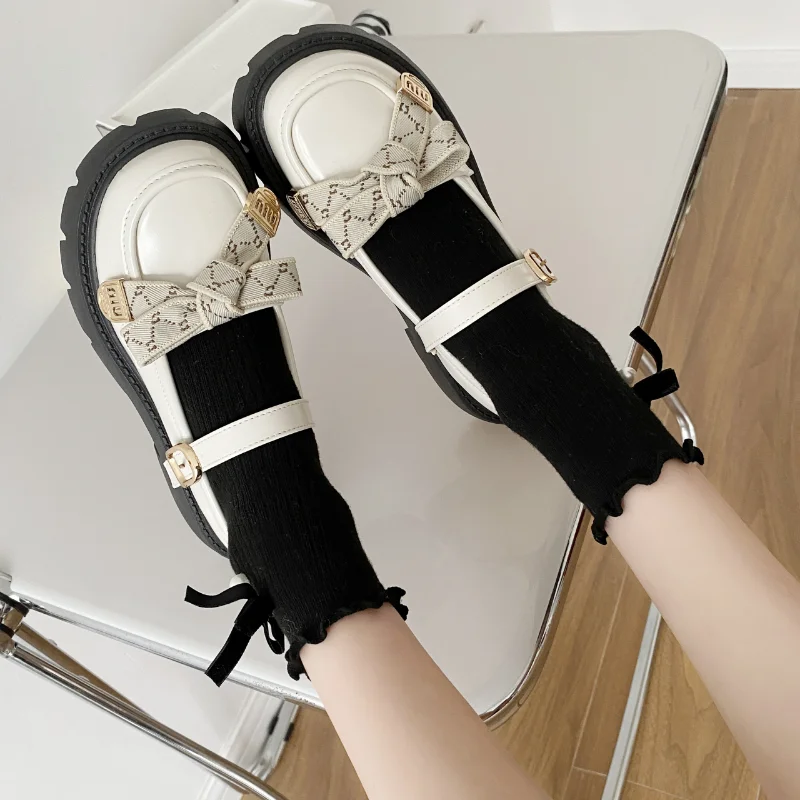 Туфли женские на платформе и высоком каблуке, с круглым носком
Туфли женские на платформе и высоком каблуке, с круглым носком