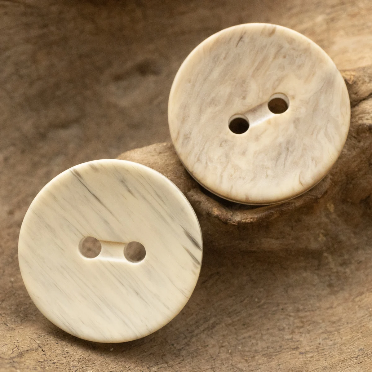 10pcs 2 Hole Dairy White Sewing Buttons Clothing Polyester SOJO Sweater Suit Sewing Accessoires Craft Supplies Kids Button
10pcs 2 Hole Dairy White Sewing Buttons Clothing Polyester SOJO Sweater Suit Sewing Accessoires Craft Supplies Kids Button
