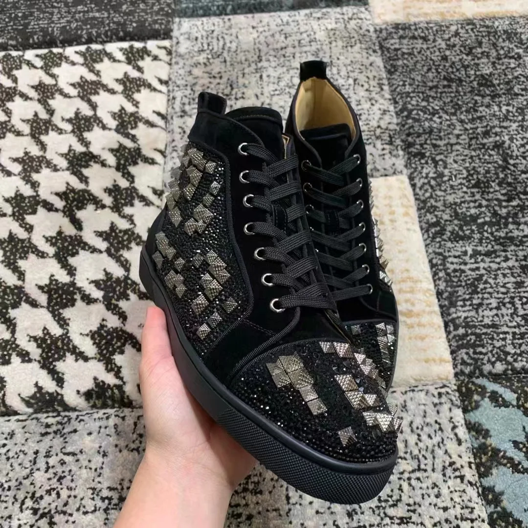 Luxury Leather NEW Red Sole Men's Shoes Rhinestone Rivets High Top Women's Shoes Sneakers
Luxury Leather NEW Red Sole Men's Shoes Rhinestone Rivets High Top Women's Shoes Sneakers