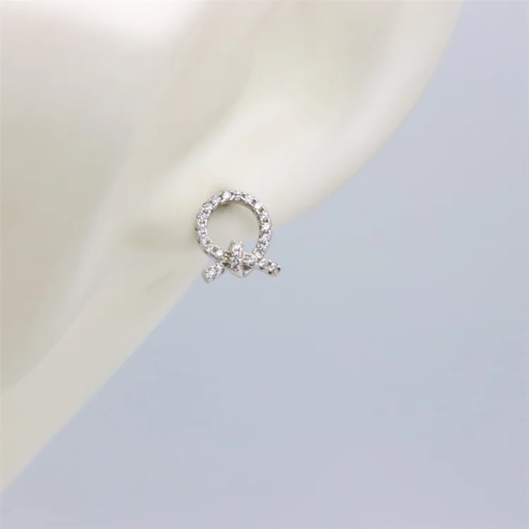 ZFSILVER Fashion S925 Sterling Silver Classic Diamond-set Bowknot Stud Earrings For Women Charm Jewelry Accessories Party Gifts
ZFSILVER Fashion S925 Sterling Silver Classic Diamond-set Bowknot Stud Earrings For Women Charm Jewelry Accessories Party Gifts