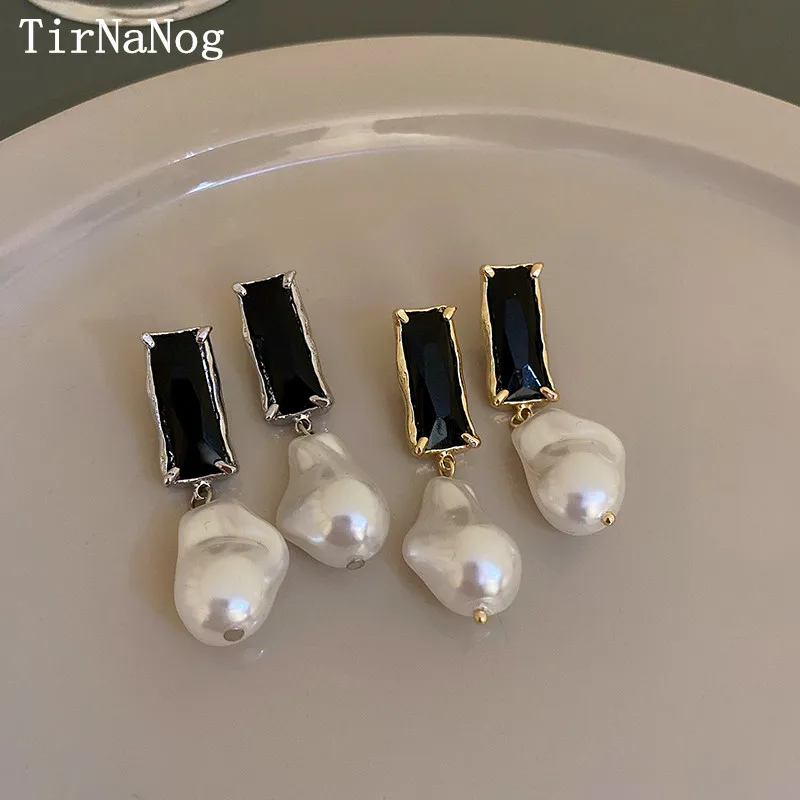 French irregular Baroque Imitation Pearl Earrings Unique Simple Retro Geometric Pendant Earrings Women Fashion Jewelry Gifts
French irregular Baroque Imitation Pearl Earrings Unique Simple Retro Geometric Pendant Earrings Women Fashion Jewelry Gifts