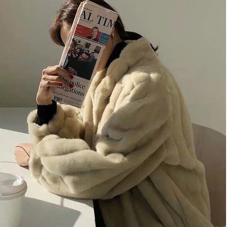 Outono e Inverno Casaco Novo Imitação De Pele De Vison Casaco Feminino Médio e Longo Gola Versão Coreana Solto e Quente 2022
Outono e Inverno Casaco Novo Imitação De Pele De Vison Casaco Feminino Médio e Longo Gola Versão Coreana Solto e Quente 2022