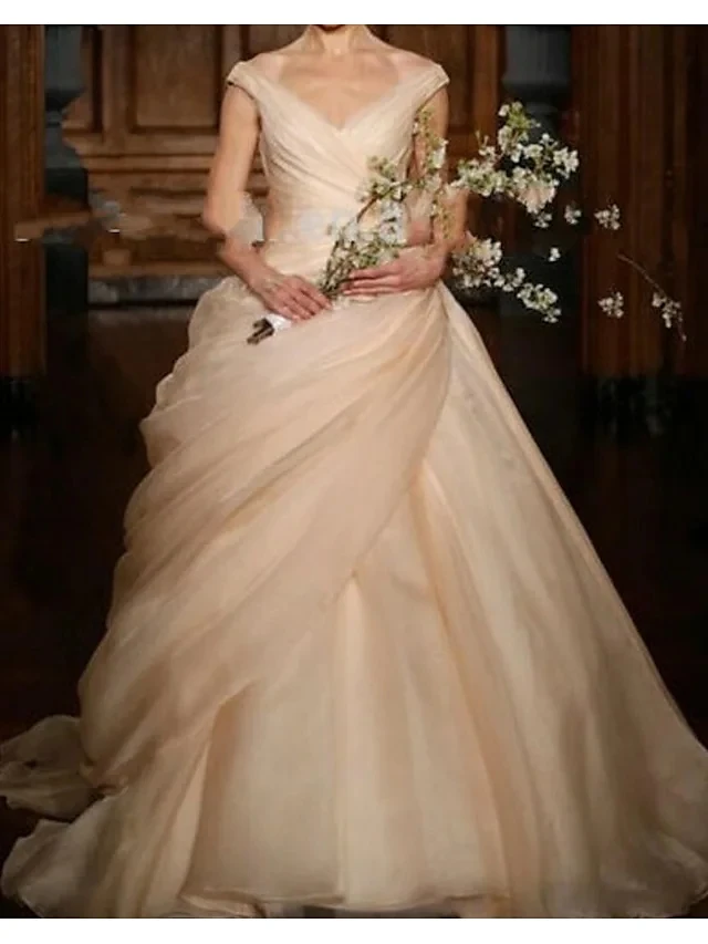 Champagne Ball Gown Wedding Dresses V Neck Sweep / Brush Train Polyester Sleeveless Romantic Plus Size with Ruched Draping
Champagne Ball Gown Wedding Dresses V Neck Sweep / Brush Train Polyester Sleeveless Romantic Plus Size with Ruched Draping