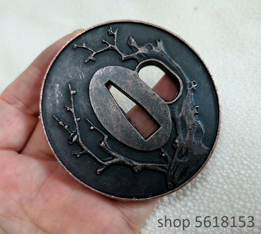 Куба из сплава с цветком сливы для японского меча Катана wakizashi танто
Куба из сплава с цветком сливы для японского меча Катана wakizashi танто