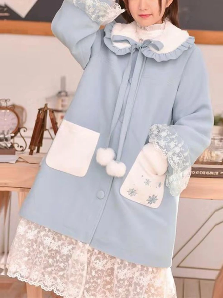 Kawaii Sweet Wool Coat Women Autumn College Style Lace Designer Long Coat Female Blue Pocket Button Loose Casual Overcoat 2022
Kawaii Sweet Wool Coat Women Autumn College Style Lace Designer Long Coat Female Blue Pocket Button Loose Casual Overcoat 2022