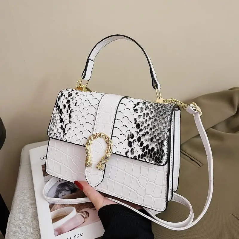Lacquer leather shiny crocodile pattern women's bag New portable small square bag High quality cross body shoulder bag
Lacquer leather shiny crocodile pattern women's bag New portable small square bag High quality cross body shoulder bag