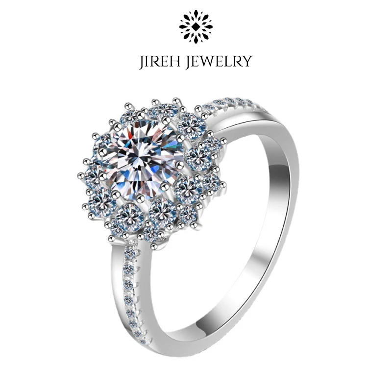 Кольцо обручальное женское, из серебра пробы 
Кольцо обручальное женское, из серебра пробы