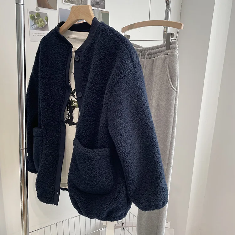 Thickened cashmere coat 2021 autumn/winter Korean slimming warm wool plush baseball uniform cotton-padded jacket female
Thickened cashmere coat 2021 autumn/winter Korean slimming warm wool plush baseball uniform cotton-padded jacket female