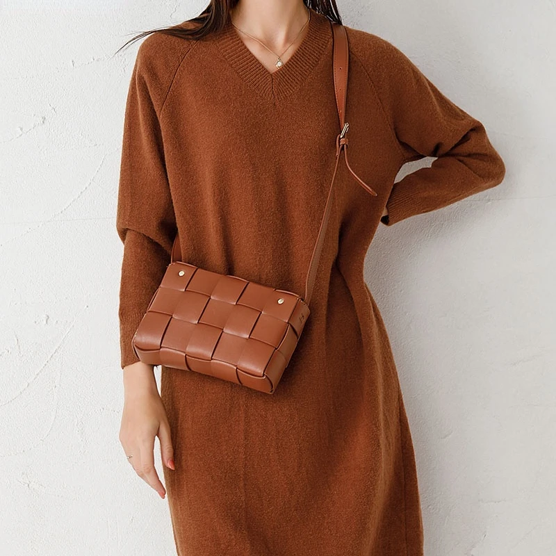 2022 Autumn V-neck Long straight sweater Dress Women Casual oversize Sweater Dresses maix thick basic Knit Dress
2022 Autumn V-neck Long straight sweater Dress Women Casual oversize Sweater Dresses maix thick basic Knit Dress