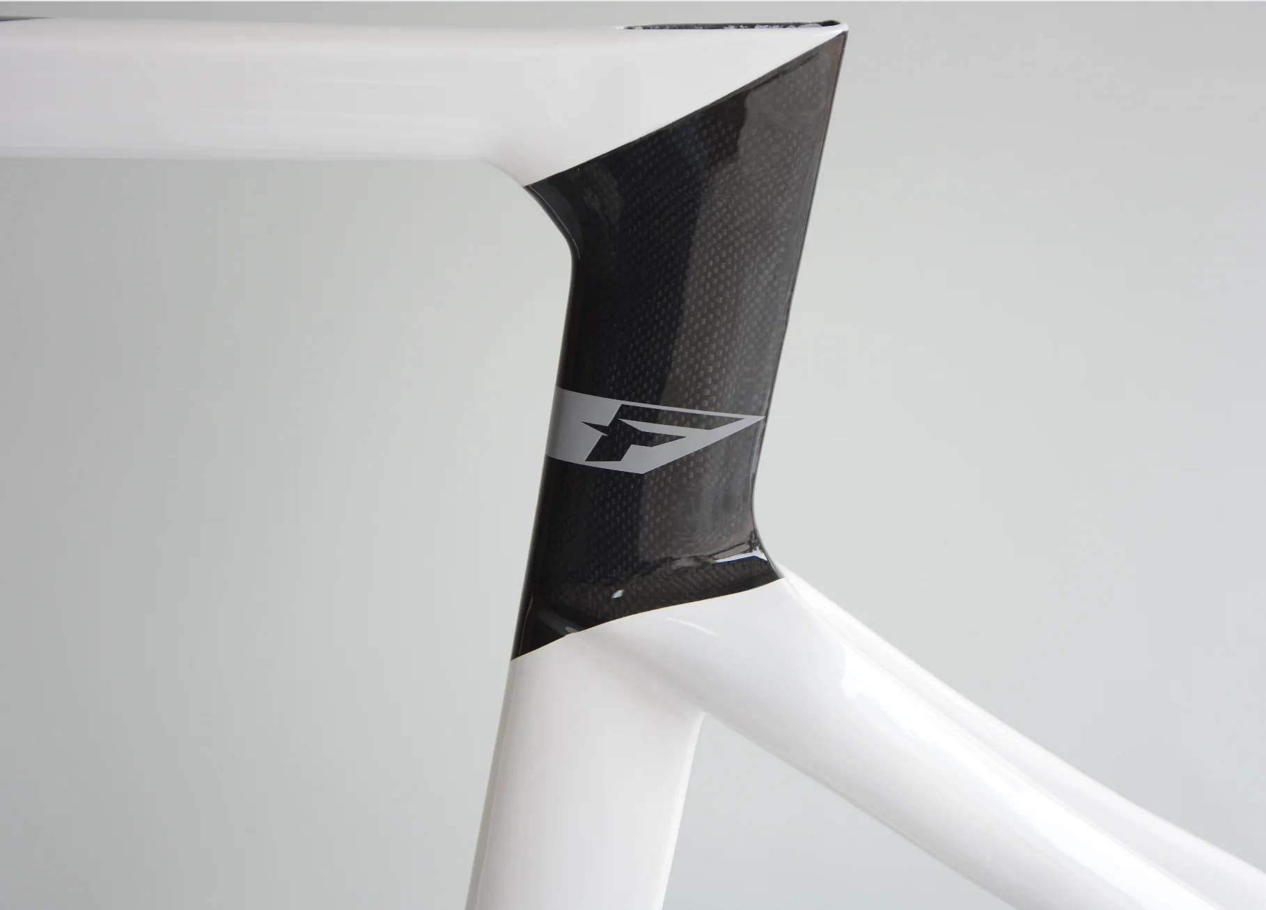 New Almighty road bike carbon frame applicable to Di2 and mechanical both group 700C carbon frameset with handlebar
New Almighty road bike carbon frame applicable to Di2 and mechanical both group 700C carbon frameset with handlebar