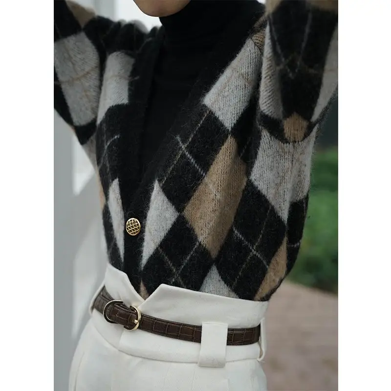 Deeptown Vintage Plaid Knitted Cardigan Elegant Women Old Money Style V-neck Sweaters Female 90s Office Outfits Korean Fashion
Deeptown Vintage Plaid Knitted Cardigan Elegant Women Old Money Style V-neck Sweaters Female 90s Office Outfits Korean Fashion
