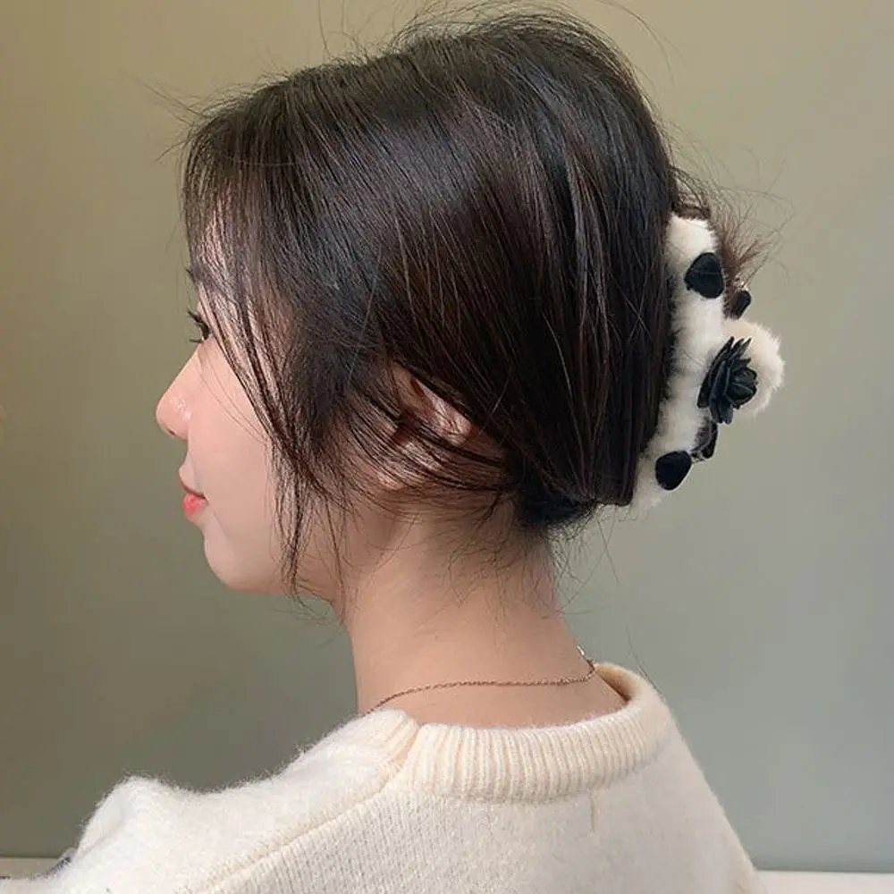 Vintage Fairy Hair Grab Clip Elegant Hair Accessories Retro Female Hair Claw Plush Korean Style Hair Claw Shark Clip
Vintage Fairy Hair Grab Clip Elegant Hair Accessories Retro Female Hair Claw Plush Korean Style Hair Claw Shark Clip