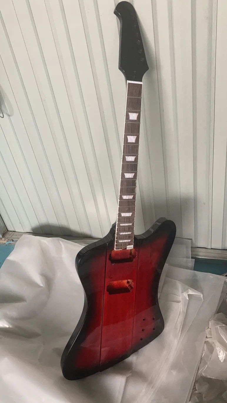 Необработанная электрическая гитара Firebird, корпус из красного дерева и гриф из красного дерева, фингерборд из красного дерева, Бесплатная до...
Необработанная электрическая гитара Firebird, корпус из красного дерева и гриф из красного дерева, фингерборд из красного дерева, Бесплатная до...