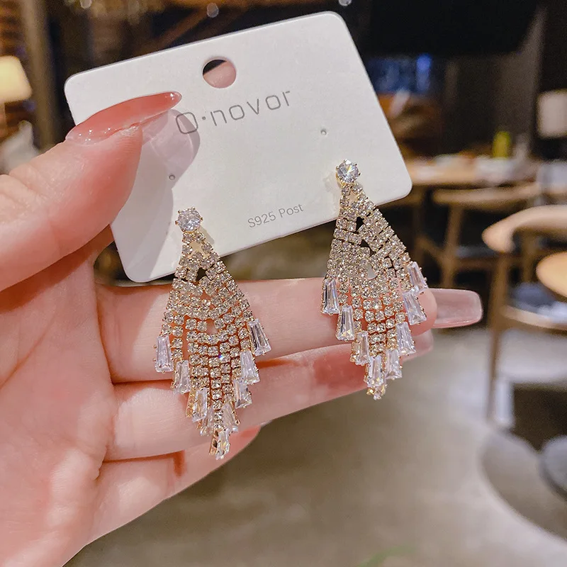 Micro-inlaid Zircon Premium Ultra-sparkling Tassel Earrings For Women Korean Fashion Earring Daily Birthday Party Jewelry Gifts
Micro-inlaid Zircon Premium Ultra-sparkling Tassel Earrings For Women Korean Fashion Earring Daily Birthday Party Jewelry Gifts