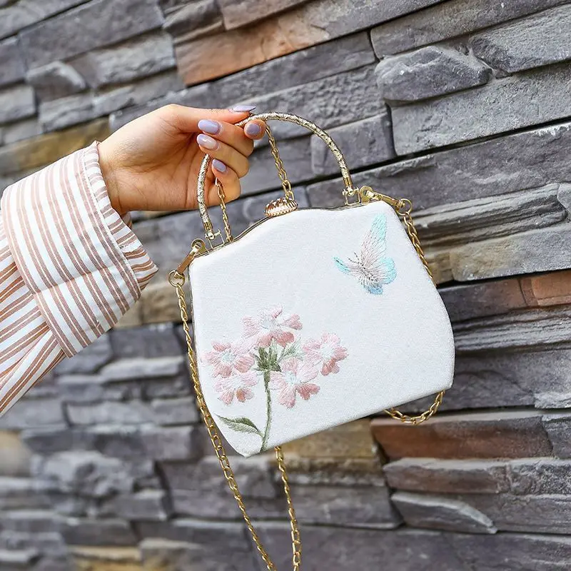 2023 New Embroidery Flowers Clutch Bags Wedding Banquet Purse Metal Handbags Wallets 4 Colors Drop Shipping
2023 New Embroidery Flowers Clutch Bags Wedding Banquet Purse Metal Handbags Wallets 4 Colors Drop Shipping