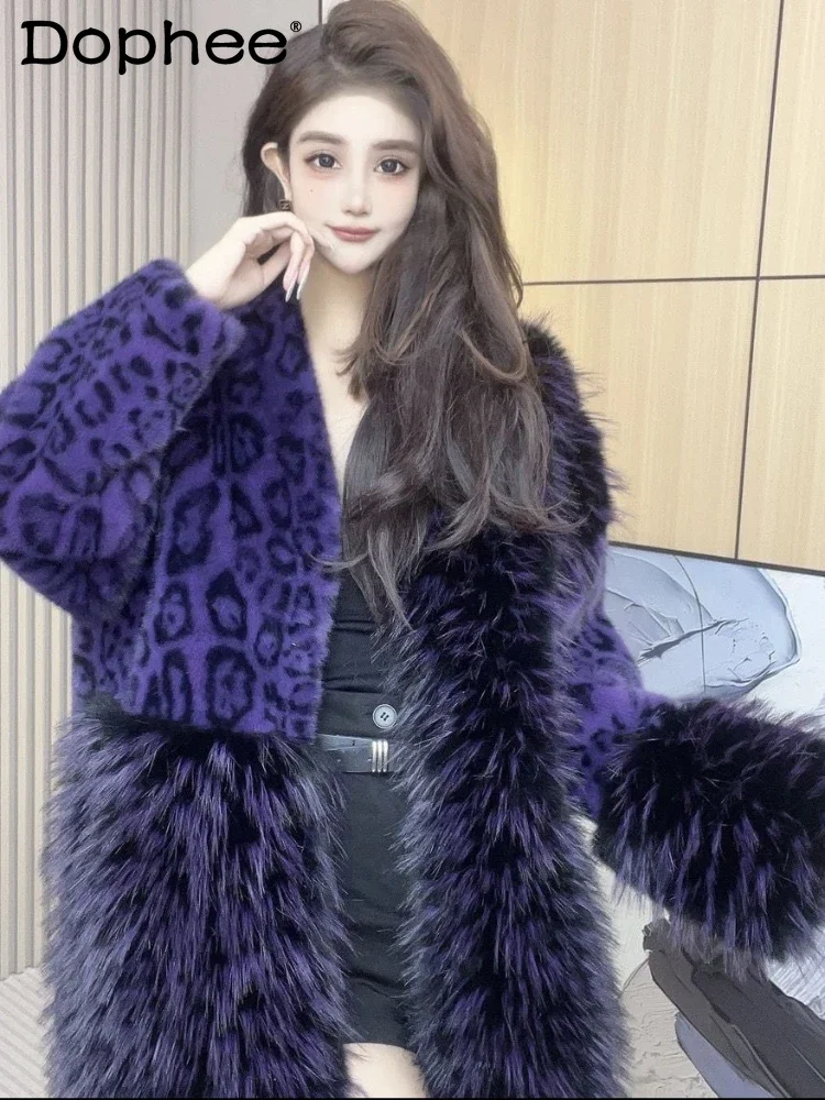 Шуба женская из меха норки с длинным рукавом и V-образным вырезом
Шуба женская из меха норки с длинным рукавом и V-образным вырезом