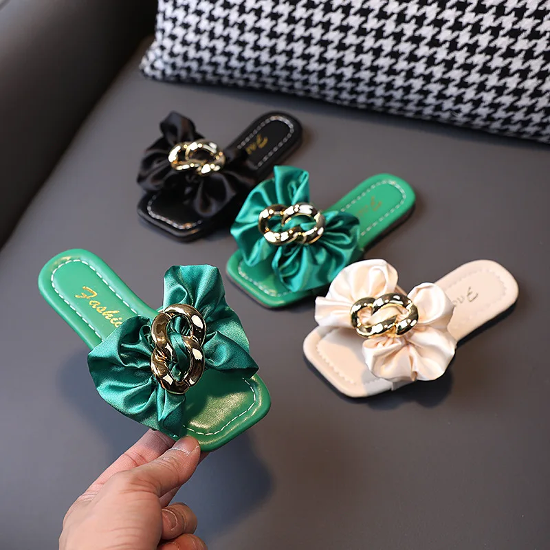 2022 Summer New Korean Style Girls Bow Soft with Metal Versatile Green Slippers Casual Square-toe Open-toe Dress Beach Sandals
2022 Summer New Korean Style Girls Bow Soft with Metal Versatile Green Slippers Casual Square-toe Open-toe Dress Beach Sandals