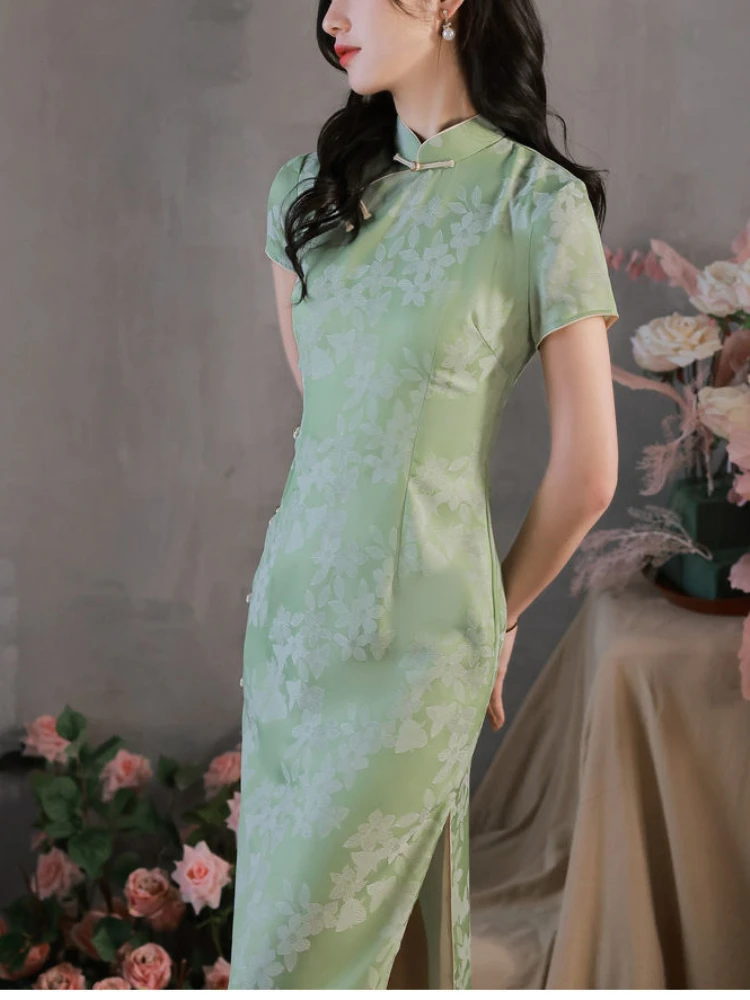 Cheongsam Floral Print Retro 2022 Summer Pencil Green Dress Woman Cheongsam China Lady Bodycon Short-sleeve Long Elegant Dresses
Cheongsam Floral Print Retro 2022 Summer Pencil Green Dress Woman Cheongsam China Lady Bodycon Short-sleeve Long Elegant Dresses