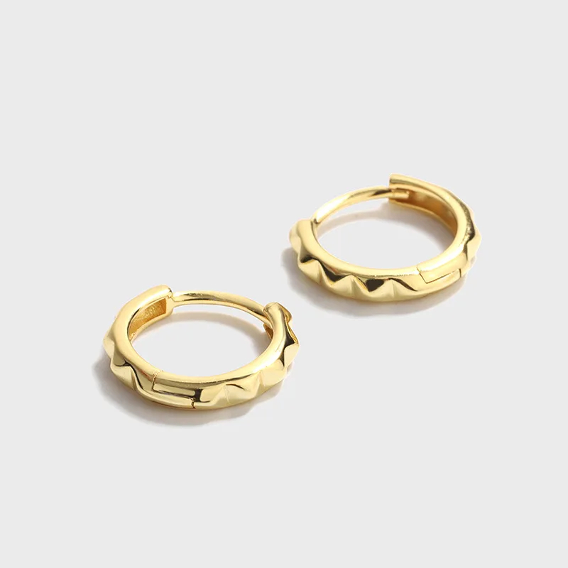 Korean version of INS sterling silver ear buckle niche design diamond-shaped car flower all-match Korean street style earrings
Korean version of INS sterling silver ear buckle niche design diamond-shaped car flower all-match Korean street style earrings