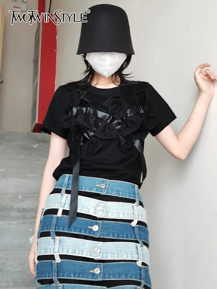 TWOTWINSTYLE Casual Loose T Shirt For Women Round Neck Short Sleeve Patchwork Bowknot Solid T Shirts Female Summer Clothing 2022
TWOTWINSTYLE Casual Loose T Shirt For Women Round Neck Short Sleeve Patchwork Bowknot Solid T Shirts Female Summer Clothing 2022