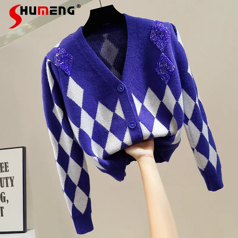 Fashion Beaded V-neck Single Breasted Diamond Color Short Sweater Women's Fall Winter Elegant Knitted Cardigan Top Female
Fashion Beaded V-neck Single Breasted Diamond Color Short Sweater Women's Fall Winter Elegant Knitted Cardigan Top Female
