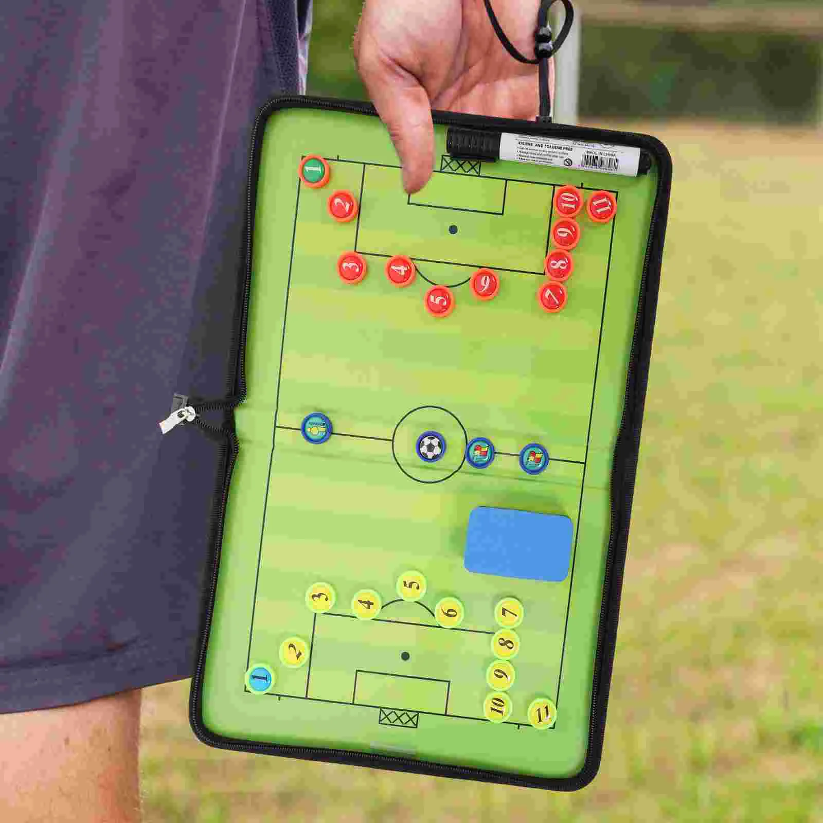 1pc Football Board Practical Lightweight Portable Football Board Strategy Board for Children
1pc Football Board Practical Lightweight Portable Football Board Strategy Board for Children
