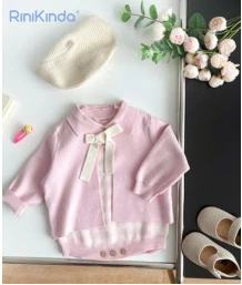 Baby Girls Clothes Set 2023 Autumn Plaid Sleeveless Romper Bow Covered Button Coat Clothing Set New Kids Knitted Sweater Outfit 
Baby Girls Clothes Set 2023 Autumn Plaid Sleeveless Romper Bow Covered Button Coat Clothing Set New Kids Knitted Sweater Outfit