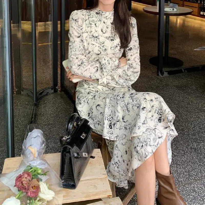 Elegant Design Long Skirt, Lady In The Autumn and Winter of 2022, Gentle Wind and Lotus Leaf Edge Floral Dress
Elegant Design Long Skirt, Lady In The Autumn and Winter of 2022, Gentle Wind and Lotus Leaf Edge Floral Dress