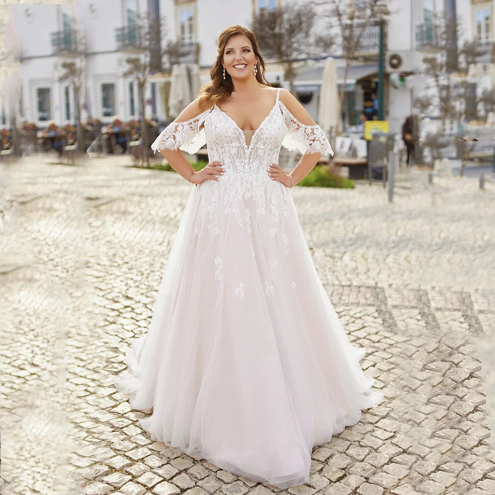 Pastrol V-Neck Wedding Dresses Plus Size Women Tulle Lace Up A-Line Bride Gowns Lace Applique Sweep Train Vestido De Novia 
Pastrol V-Neck Wedding Dresses Plus Size Women Tulle Lace Up A-Line Bride Gowns Lace Applique Sweep Train Vestido De Novia