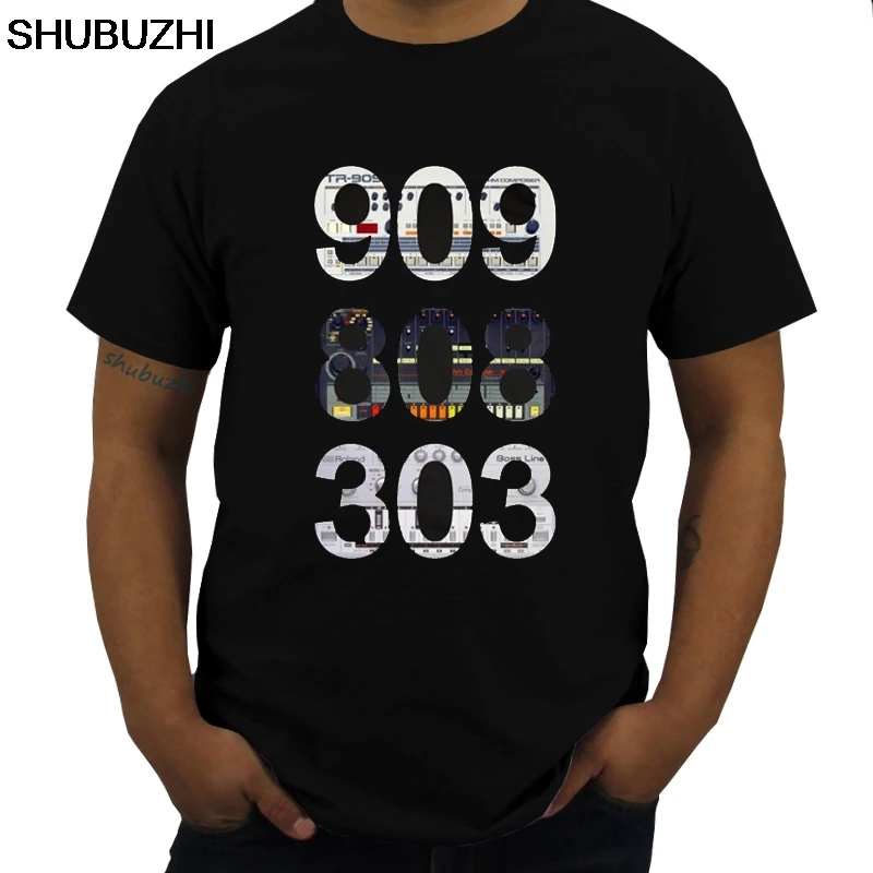 Roland 909 808 303 Classic Synth Drum Machine T Shirt Men Clothing 100% Cotton Short Sleeve Tops Crew Neck Printed Tees
Roland 909 808 303 Classic Synth Drum Machine T Shirt Men Clothing 100% Cotton Short Sleeve Tops Crew Neck Printed Tees