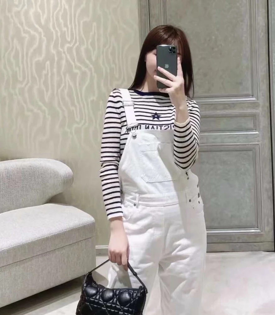 2022 women spring/summer series navy striped linen mulberry shoulder button long-sleeved sweater shirt
2022 women spring/summer series navy striped linen mulberry shoulder button long-sleeved sweater shirt