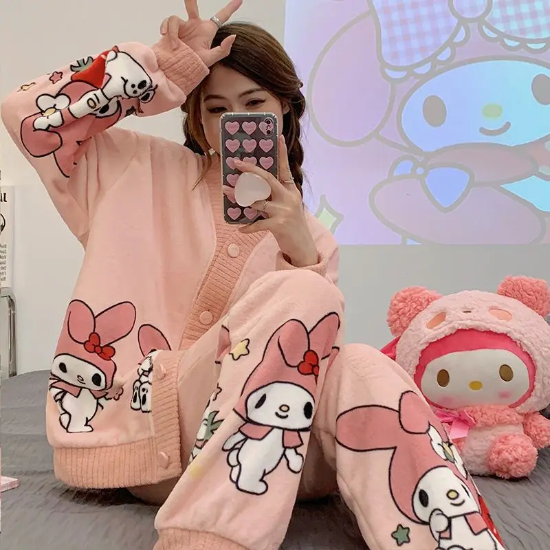 Kawaii Sanrio Cinnamoroll My Melody Girls мультяшная плюшевая вечерняя одежда анимационный коралловый флисовый кардиган пижамный комплект рождественские по...
Kawaii Sanrio Cinnamoroll My Melody Girls мультяшная плюшевая вечерняя одежда анимационный коралловый флисовый кардиган пижамный комплект рождественские по...