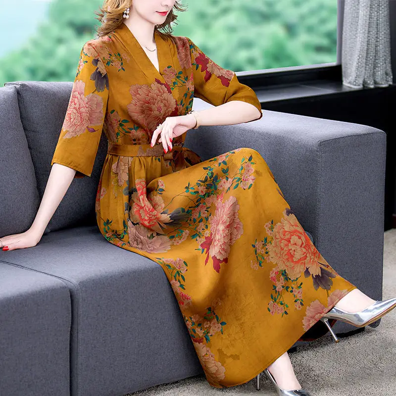 Casual silk dress female 2022 new spring and summer noble lady mother temperament long skirt large size v neck half sleeve dress
Casual silk dress female 2022 new spring and summer noble lady mother temperament long skirt large size v neck half sleeve dress