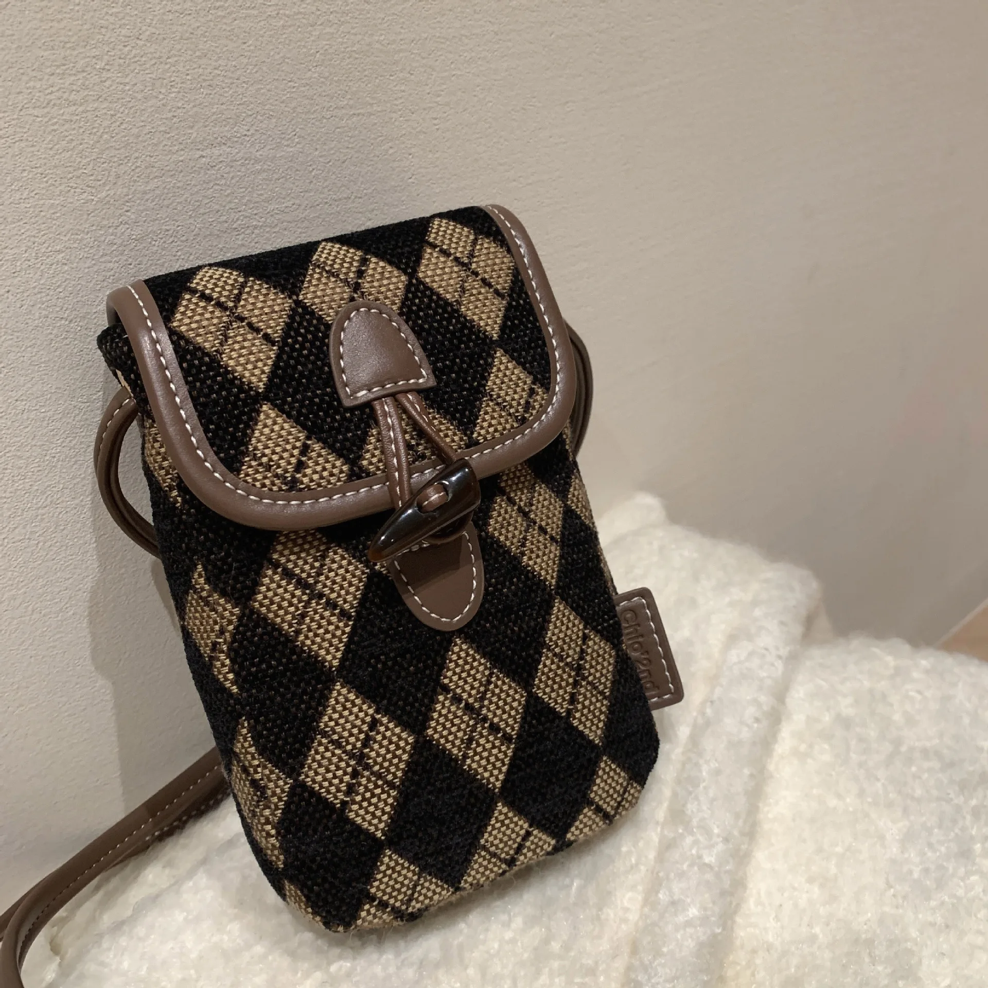 2022 New Design Mobile Phone Shoulder Bag Women Fashion Small One Shoulder Messenger Bag Retro Small Change Bag Handbags Gifts
2022 New Design Mobile Phone Shoulder Bag Women Fashion Small One Shoulder Messenger Bag Retro Small Change Bag Handbags Gifts