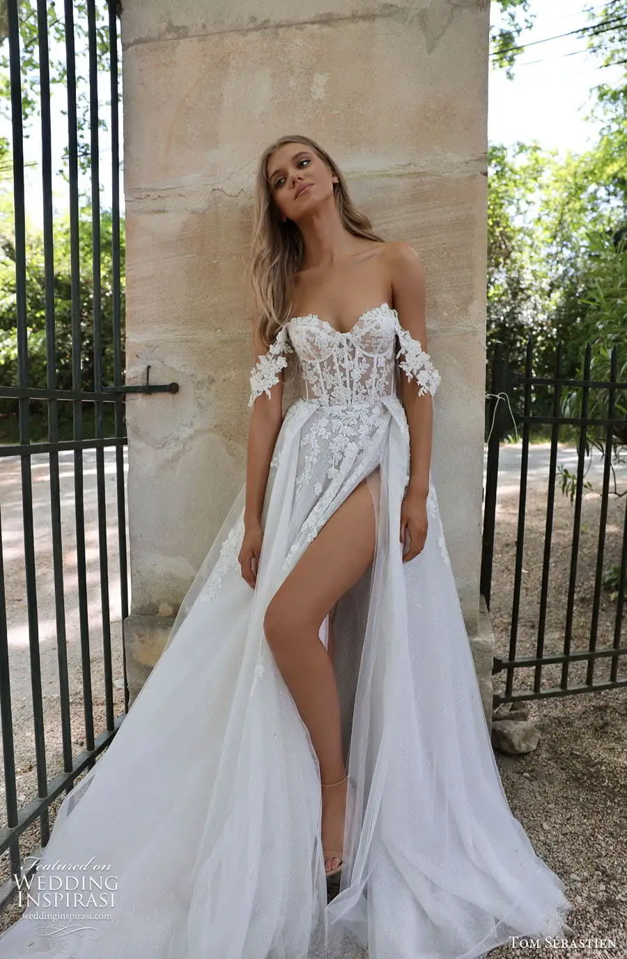 Side Slit Wedding Party Dress Boho Lace Applique Sweetheart Neck A-Line Beach Bride Gown Open Back Off Shoulder Vestido De Novia
Side Slit Wedding Party Dress Boho Lace Applique Sweetheart Neck A-Line Beach Bride Gown Open Back Off Shoulder Vestido De Novia