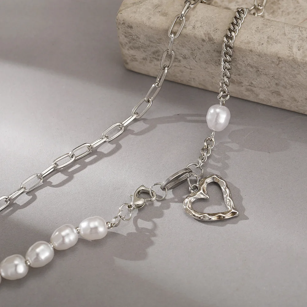 Женская цепочка с подвеской в виде жемчуга
Женская цепочка с подвеской в виде жемчуга