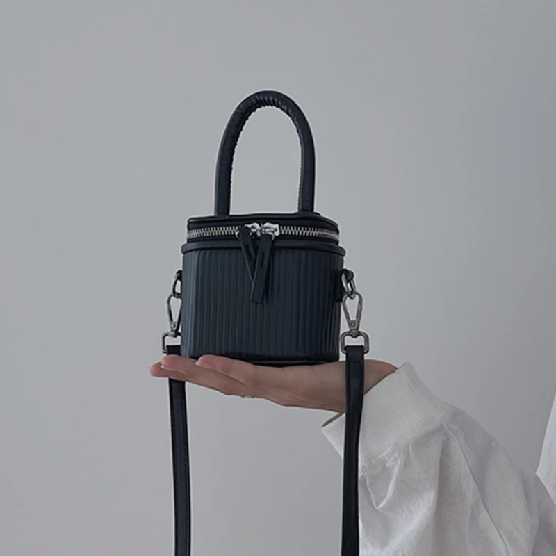 Women New Arrival Portable Small Square Designer Handbags Female Makeup Earphone Mini Shoulder Bag 2022 Fashionable Purses
Women New Arrival Portable Small Square Designer Handbags Female Makeup Earphone Mini Shoulder Bag 2022 Fashionable Purses
