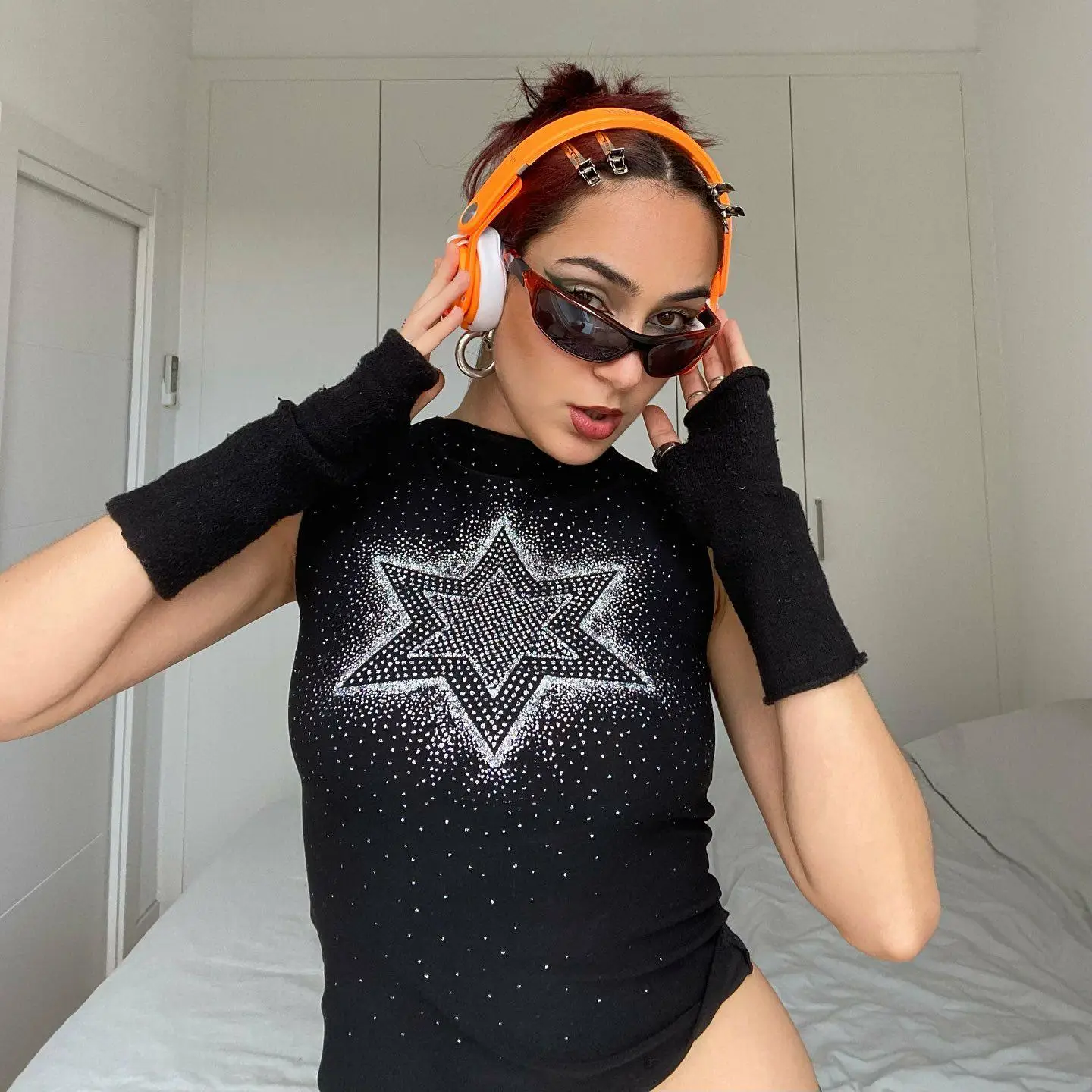 Женский жилет без рукавов, с круглым вырезом и принтом звезд
Женский жилет без рукавов, с круглым вырезом и принтом звезд