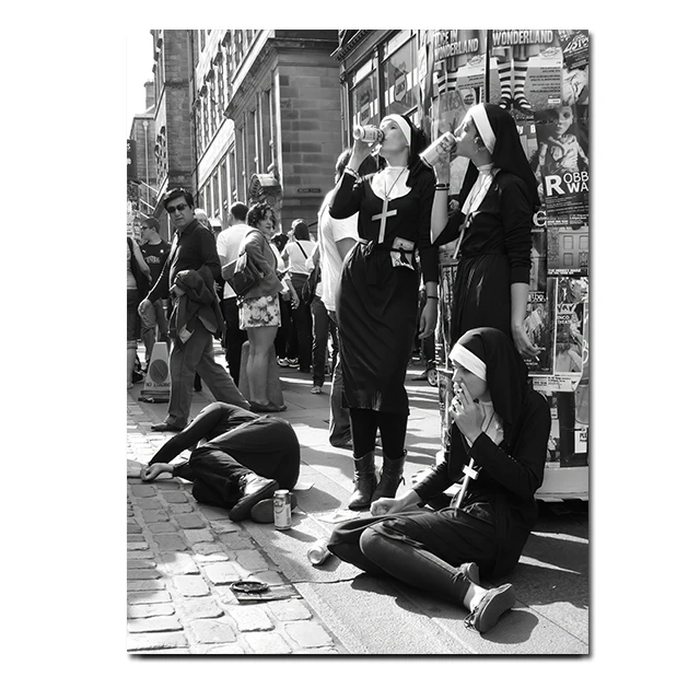 Черно-белые постеры монахини на холсте
Черно-белые постеры монахини на холсте