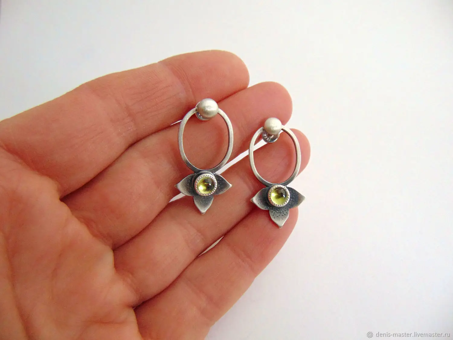 Vintage Fashion Olive Green Zircon Earrings Petal Earrings Women's Jewelry Gifts for Women Girl
Vintage Fashion Olive Green Zircon Earrings Petal Earrings Women's Jewelry Gifts for Women Girl